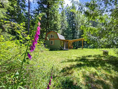 28135 E Grove Ave, Welches, OR 97067