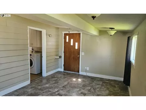 Living - 302 SE 2nd St, Enterprise, OR 97828 photo 3 of 3