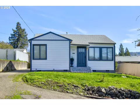 727 NE Jackson St, Roseburg, OR 97470