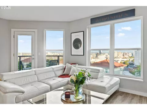 315 NW Uptown Ter #2B, Portland, OR 97210