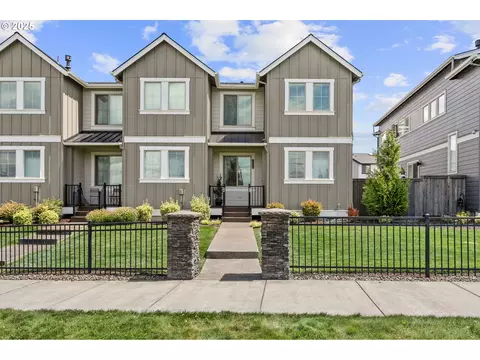 5453 SE Logan Ln, Hillsboro, OR 97123
