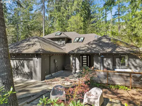 65225 E Sandy River Ln, Rhododendron, OR 97049
