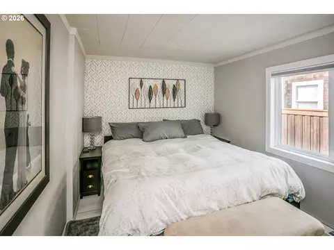 Bedroom - 144 6th Ave, Seaside, OR 97138 photo 1 of 4