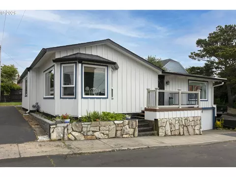 Exterior - 144 6th Ave, Seaside, OR 97138 photo 1 of 10