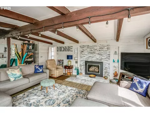 Living - 144 6th Ave, Seaside, OR 97138 photo 1 of 5