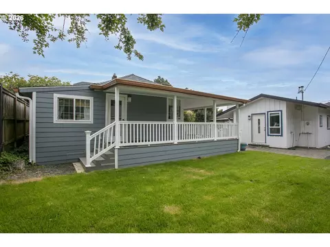 Exterior - 144 6th Ave, Seaside, OR 97138 photo 8 of 10