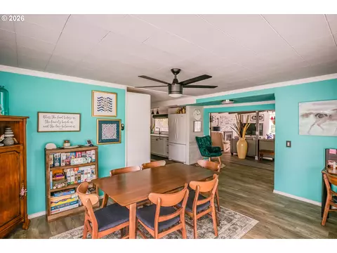 Dining - 144 6th Ave, Seaside, OR 97138 photo 1 of 2