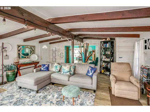 Living - 144 6th Ave, Seaside, OR 97138 photo 3 of 5