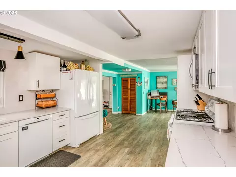 Kitchen - 144 6th Ave, Seaside, OR 97138 photo 1 of 5
