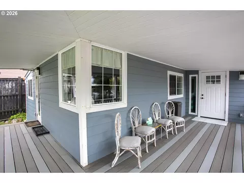 Exterior - 144 6th Ave, Seaside, OR 97138 photo 10 of 10