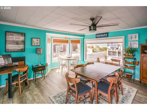 Dining - 144 6th Ave, Seaside, OR 97138 photo 2 of 2