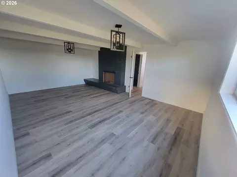 Living - 2460 W 21st Ave, Eugene, OR 97405 photo 6 of 7