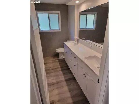 Bath - 2460 W 21st Ave, Eugene, OR 97405 photo 1 of 8
