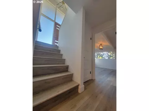 Entry Way - 2460 W 21st Ave, Eugene, OR 97405 photo 4 of 7