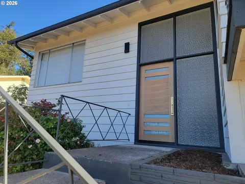 Entry Way - 2460 W 21st Ave, Eugene, OR 97405 photo 1 of 7