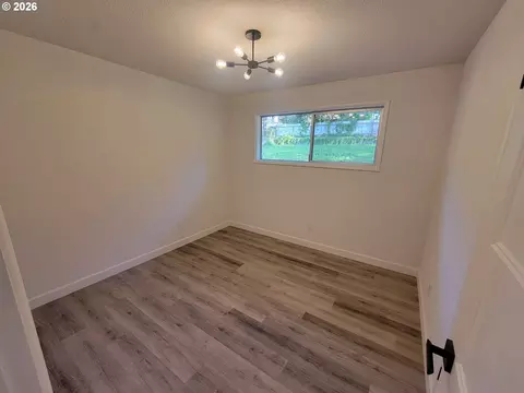 Bedroom - 2460 W 21st Ave, Eugene, OR 97405 photo 4 of 8