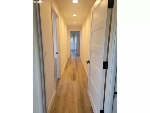 Entry Way - 2460 W 21st Ave, Eugene, OR 97405 photo 7 of 7