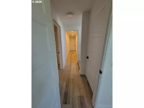 Entry Way - 2460 W 21st Ave, Eugene, OR 97405 photo 6 of 7