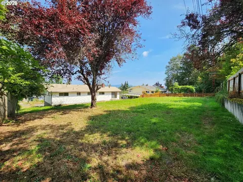 Exterior - 2460 W 21st Ave, Eugene, OR 97405 photo 2 of 3