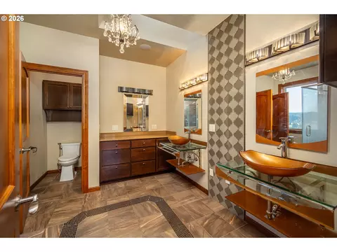 Bath - 85898 Lorane Hwy, Eugene, OR 97405 photo 4 of 6