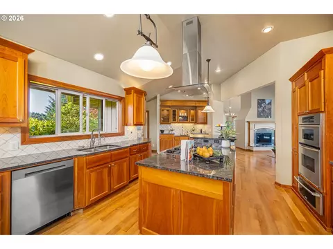 Kitchen - 85898 Lorane Hwy, Eugene, OR 97405 photo 4 of 5