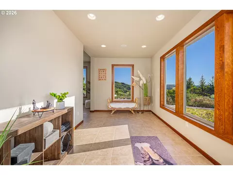 Entry Way - 85898 Lorane Hwy, Eugene, OR 97405 photo 2 of 5
