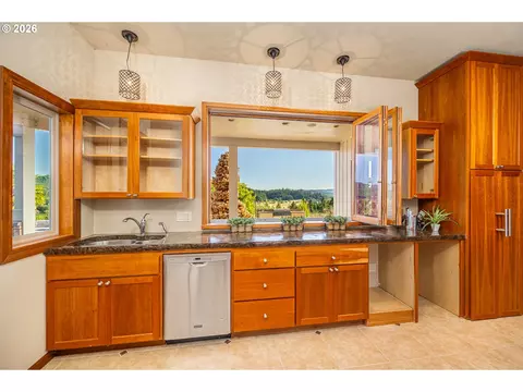 Kitchen - 85898 Lorane Hwy, Eugene, OR 97405 photo 5 of 5