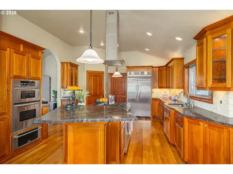 Kitchen - 85898 Lorane Hwy, Eugene, OR 97405 photo 2 of 5