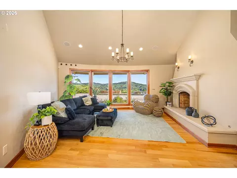 Living - 85898 Lorane Hwy, Eugene, OR 97405 photo 1 of 4