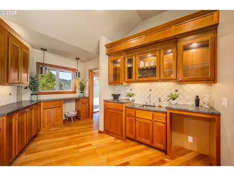 Kitchen - 85898 Lorane Hwy, Eugene, OR 97405 photo 1 of 5