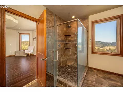Bath - 85898 Lorane Hwy, Eugene, OR 97405 photo 5 of 6