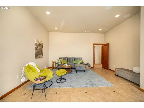 Living - 85898 Lorane Hwy, Eugene, OR 97405 photo 4 of 4