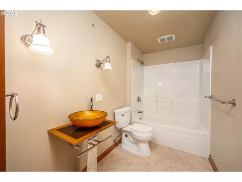 Bath - 85898 Lorane Hwy, Eugene, OR 97405 photo 3 of 6