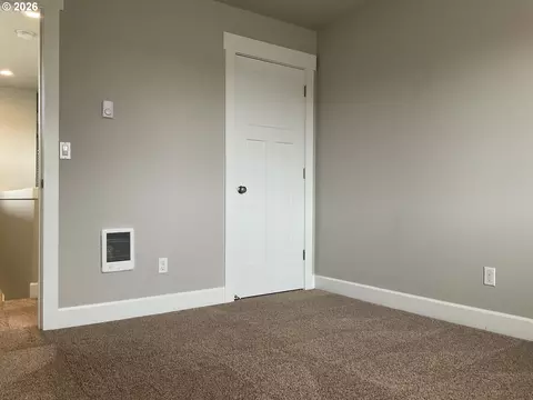Bedroom - 690 E 1st Ave, Estacada, OR 97023 photo 3 of 4