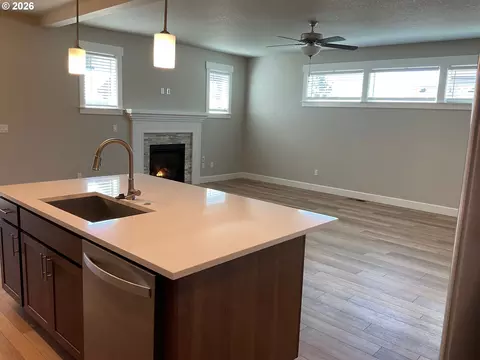 Living - 690 E 1st Ave, Estacada, OR 97023 photo 1 of 3