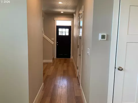 Entry Way - 690 E 1st Ave, Estacada, OR 97023 photo 1 of 3