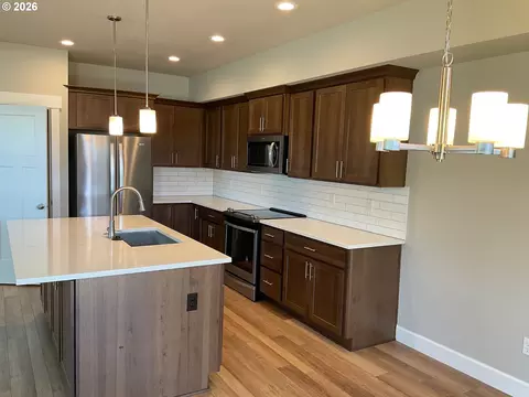 Kitchen - 690 E 1st Ave, Estacada, OR 97023 photo 1 of 1