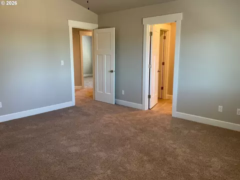 Bedroom - 690 E 1st Ave, Estacada, OR 97023 photo 2 of 4