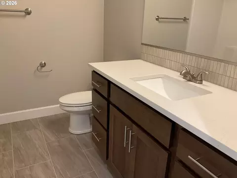 Bath - 690 E 1st Ave, Estacada, OR 97023 photo 2 of 2