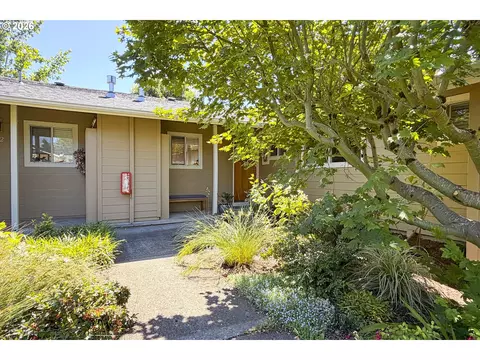 104 SE 73rd Ave, Portland, OR 97215