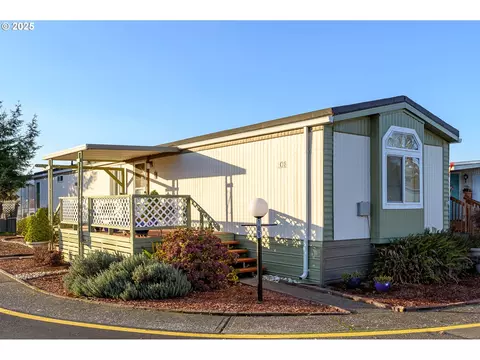 2902 E 2nd St #108, Newberg, OR 97132