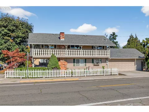840 S 1st St, Cottage Grove, OR 97424