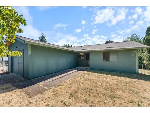 Exterior - 38938 Long Cir, Sandy, OR 97055 photo 2 of 9