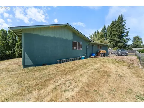 Exterior - 38938 Long Cir, Sandy, OR 97055 photo 5 of 9