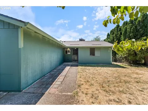 Exterior - 38938 Long Cir, Sandy, OR 97055 photo 4 of 9