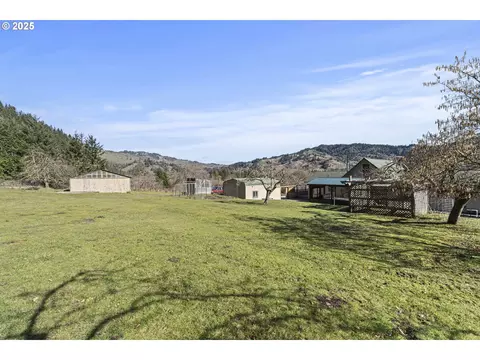 889 H Ave, Powers, OR 97466 photo 33