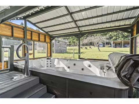 889 H Ave, Powers, OR 97466 photo 17