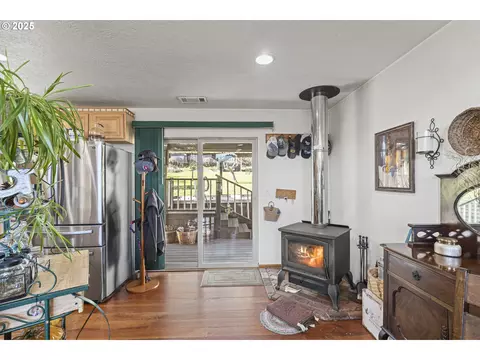 889 H Ave, Powers, OR 97466 photo 13