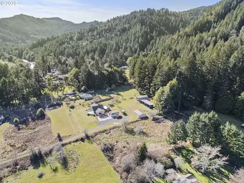889 H Ave, Powers, OR 97466 photo 38