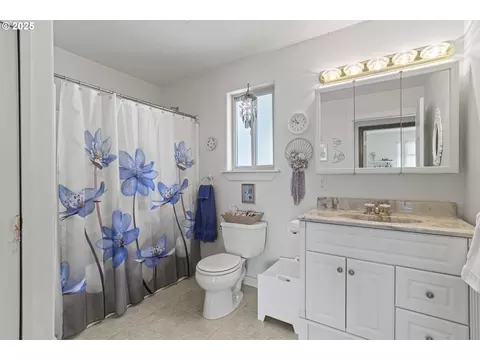 889 H Ave, Powers, OR 97466 photo 28